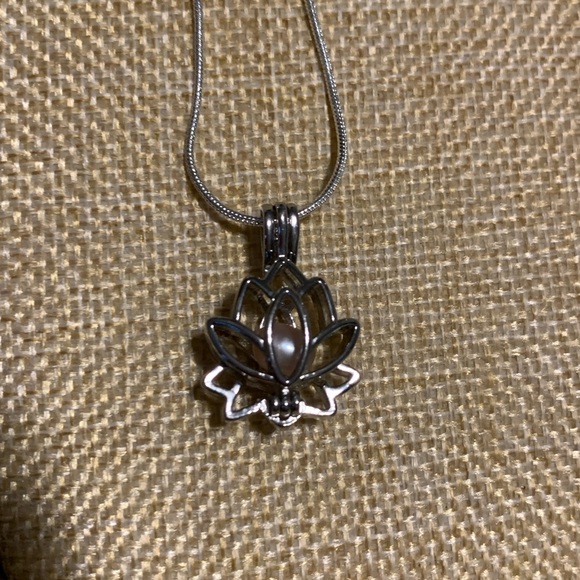 Lotus cage necklace with genuine pearl inside. - Picture 4 of 5